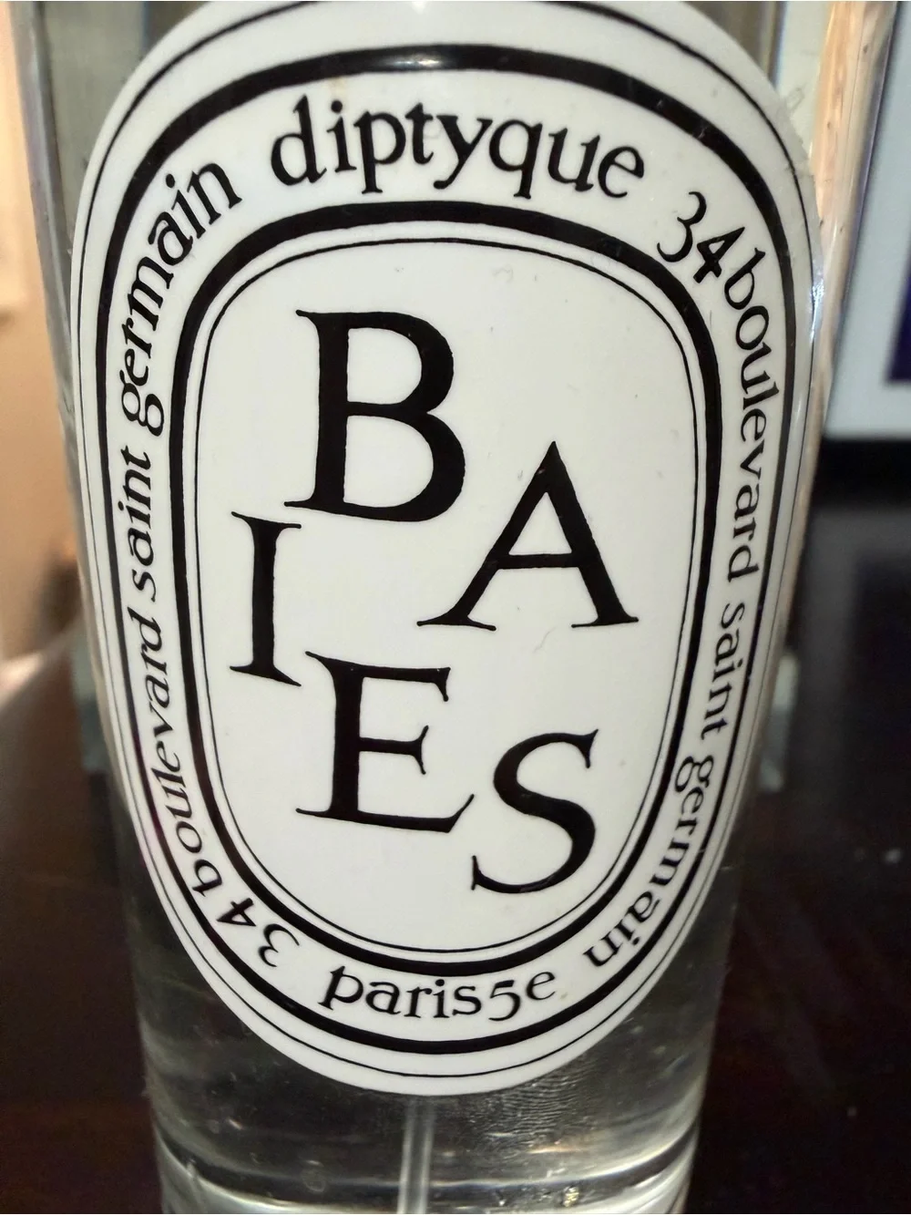 diptyque Baies Clear Bottle with Black and White Label - Picture 3 of 4